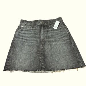 GAP Black Denim Mini Skirt Raw Hem Size 25 NWT High Rise 5 Pocket